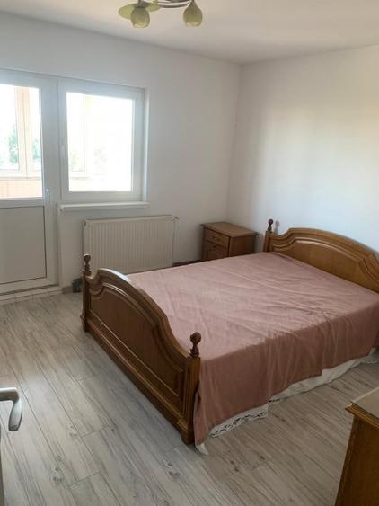 Apartament cu 3 camere decomandat în Găvana