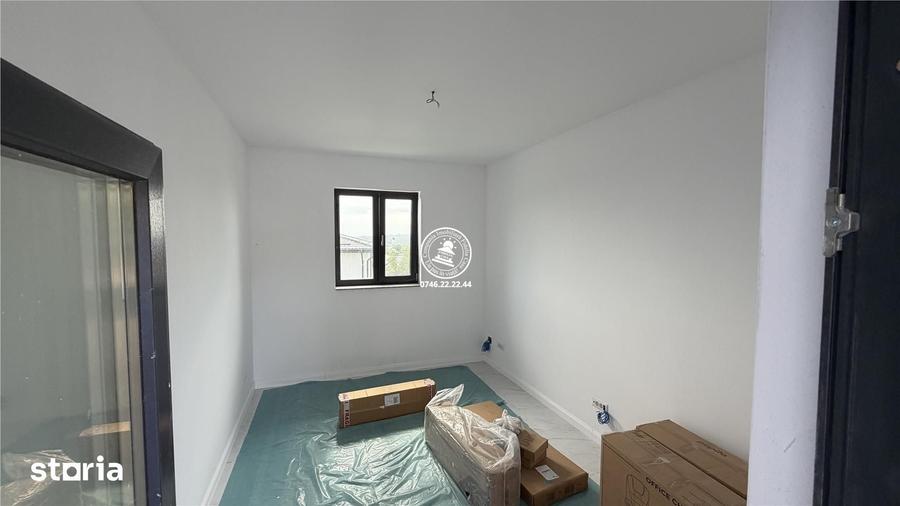 Casă cu 6 camere cu Teren 750 Mp în Aroneanu