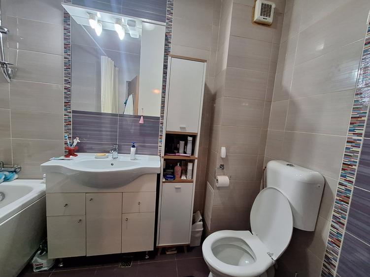 Apartament cu 2 camere semidecomandat, mobilat în Florești