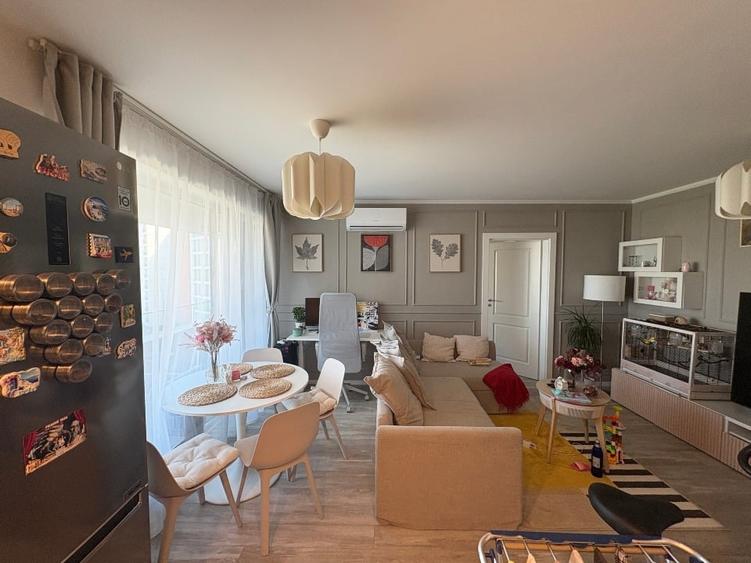 Apartament cu 3 camere semidecomandat, mobilat în Aradului