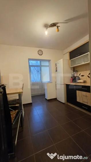 Apartament cu 3 camere decomandat în Soarelui