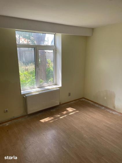 Casă cu 3 camere cu Teren 1346 Mp în Poroschia