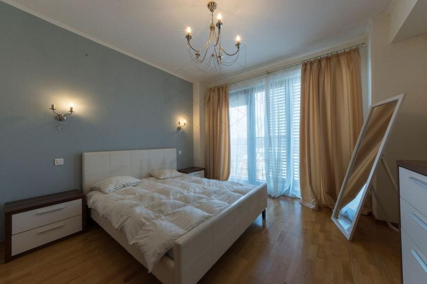 Apartament cu 3 camere decomandat, mobilat în P-ța Victoriei