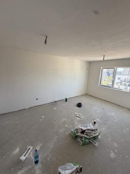 Apartament cu 3 camere decomandat în Dobroești