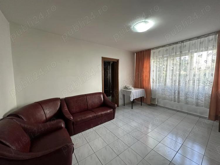 Apartament cu 3 camere în Malu Roșu