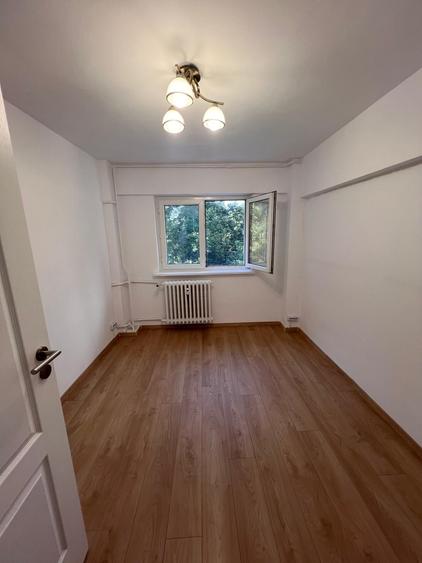 Apartament cu 4 camere decomandat în Beller