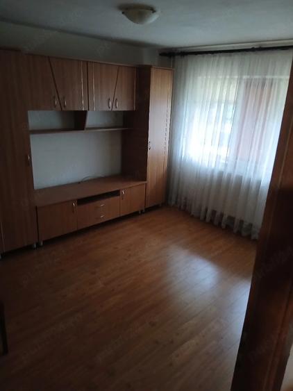 Apartament cu 4 camere decomandat în Steaua