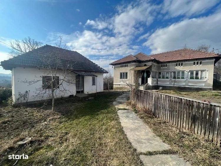 Casă cu 4 camere cu Teren 2064 Mp în Central