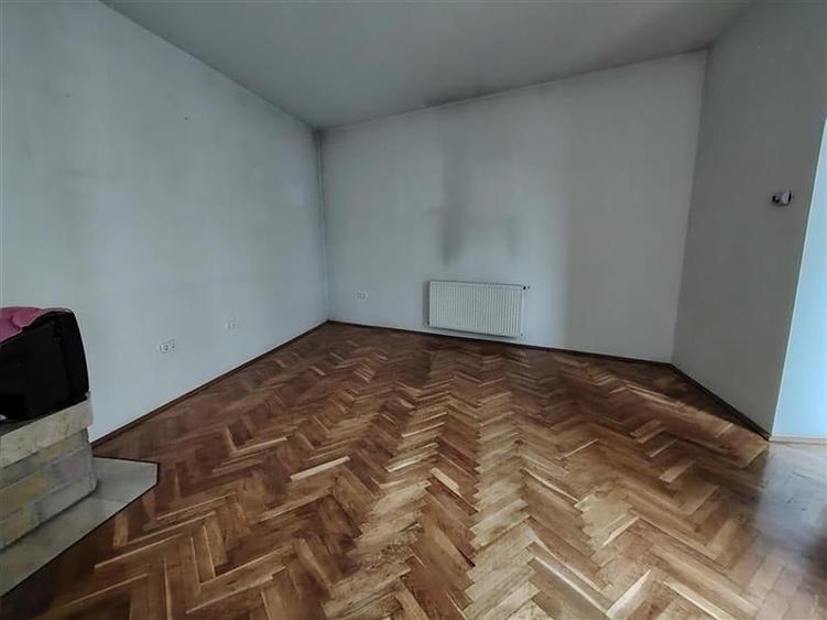 Duplex cu 6 camere cu Canalizare în 1 Decembrie 1918