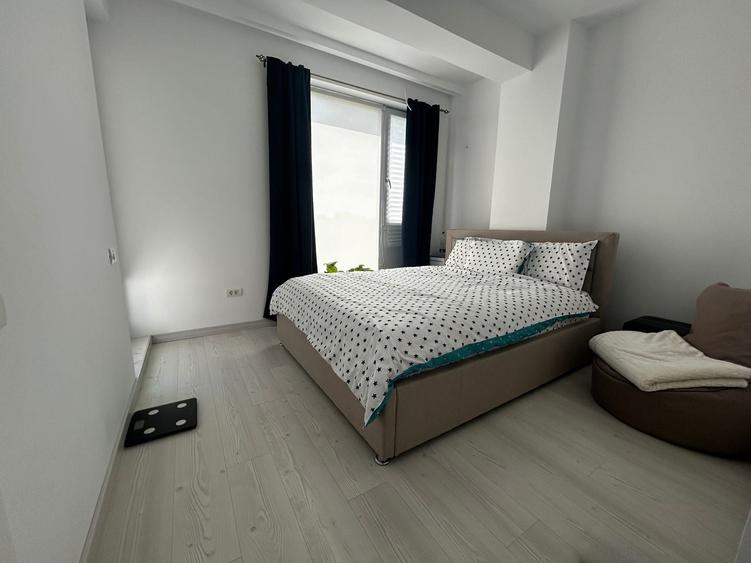 Apartament cu 2 camere decomandat, mobilat în Universitate