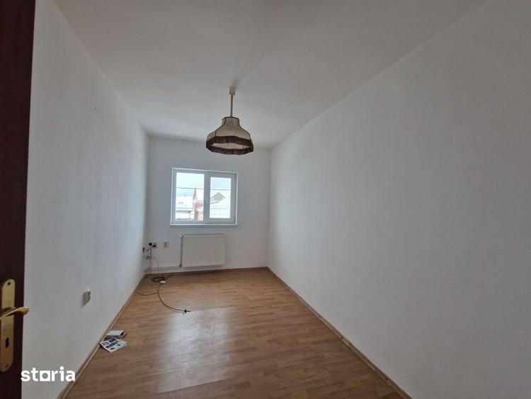 Casă cu 4 camere cu Teren 700 Mp în Recea