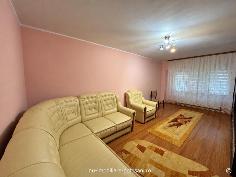 Apartament cu 3 camere decomandat în Central
