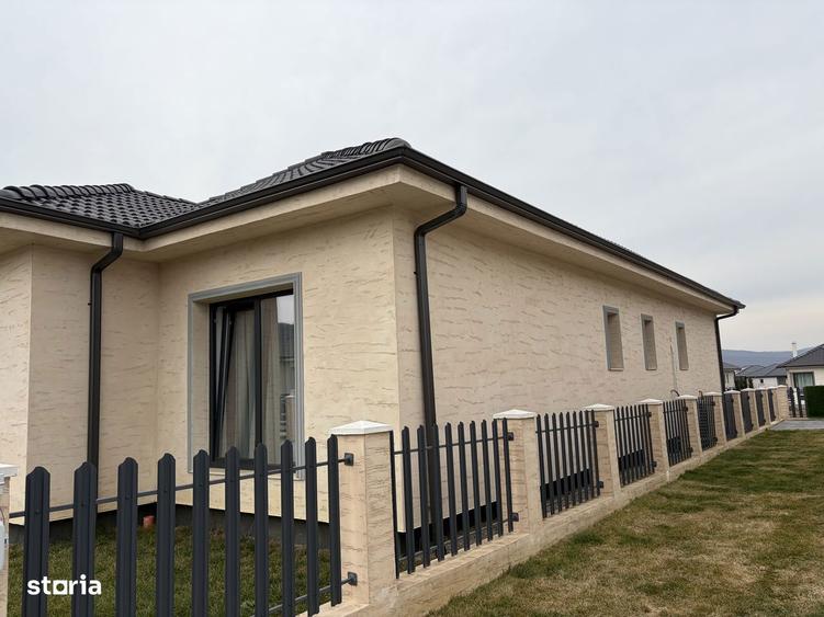 Casă cu 3 camere cu Teren 498 Mp în Unirea
