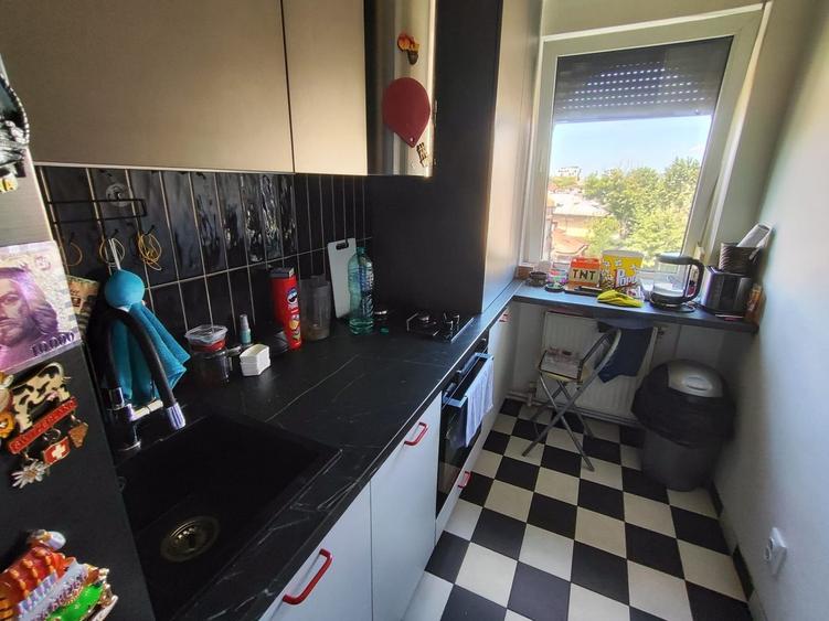 Apartament cu 2 camere semidecomandat, mobilat în Armeneasca