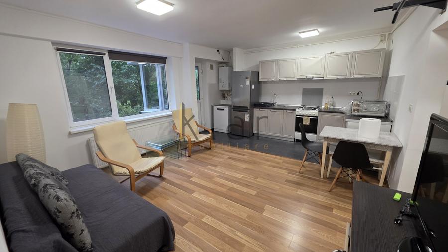 Apartament cu 2 camere semidecomandat, mobilat în Andrei Mureșanu