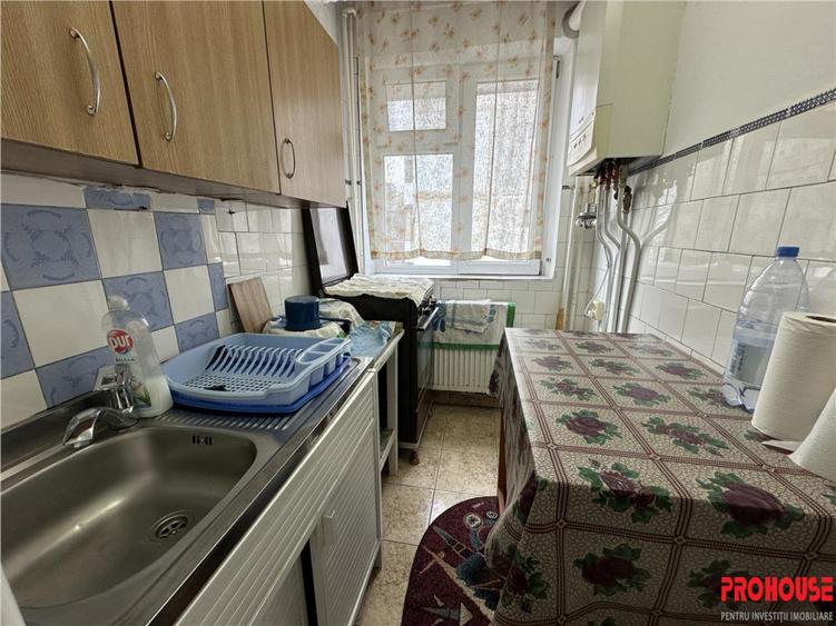 Apartament cu 3 camere semidecomandat în Alecu Russo