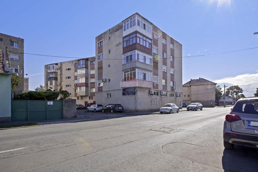 Apartament cu 3 camere decomandat, mobilat în Aurel Vlaicu
