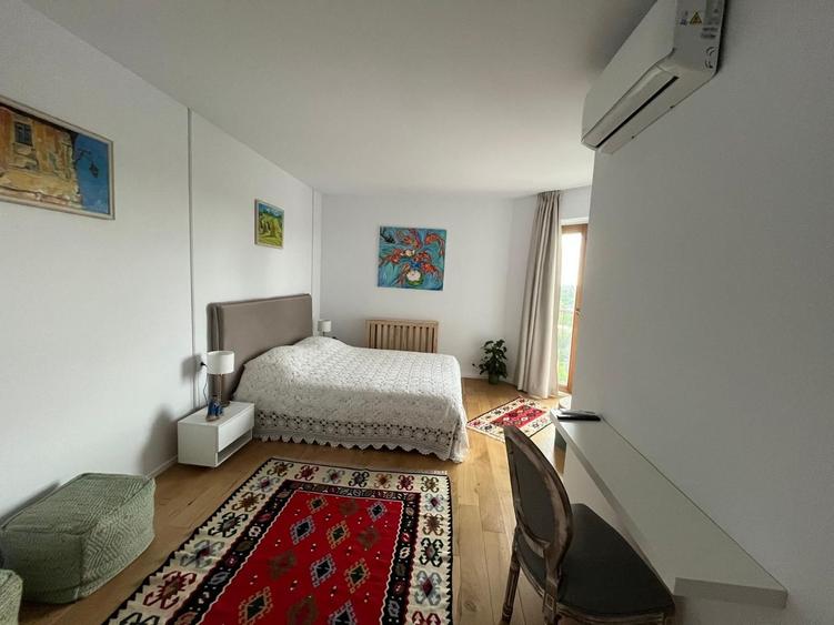 Apartament cu 3 camere semidecomandat, mobilat în P-ta Presei Libere
