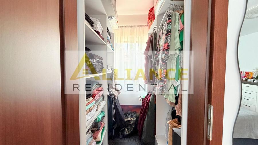 Casă individuală cu 5 camere cu Canalizare în Berceni