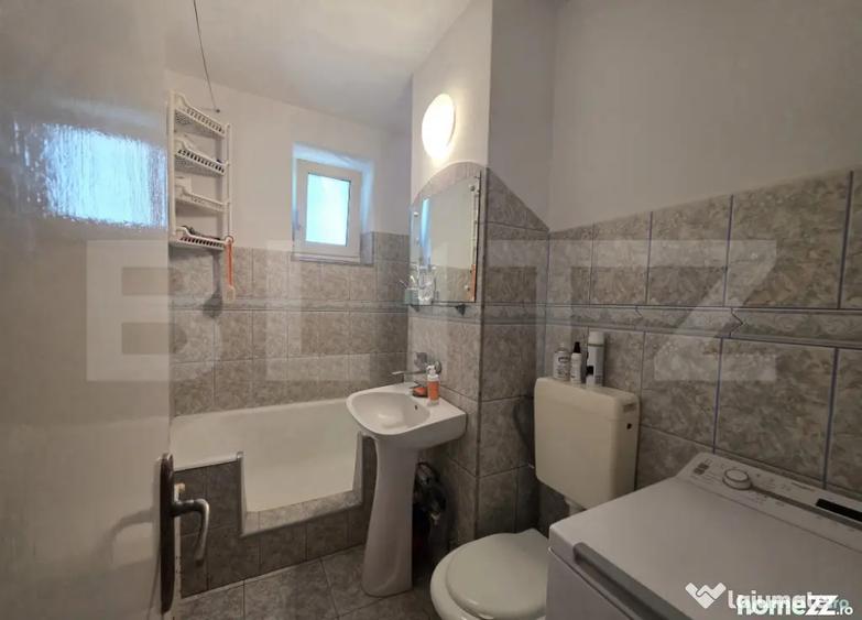 Apartament cu 3 camere decomandat în Botizului