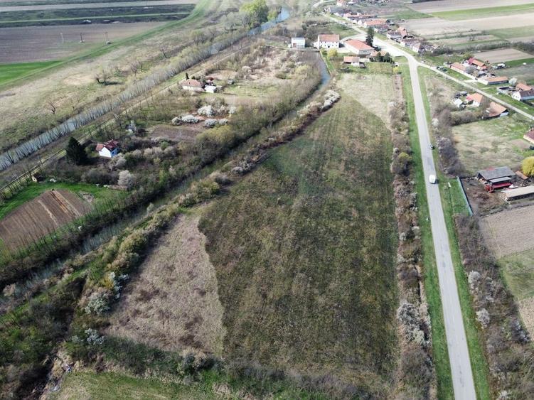 Teren agricol intravilan de 22500 mp, în Balinț