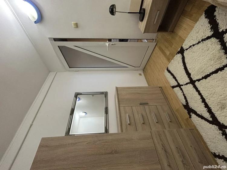 Apartament cu 3 camere semidecomandat în Dacia