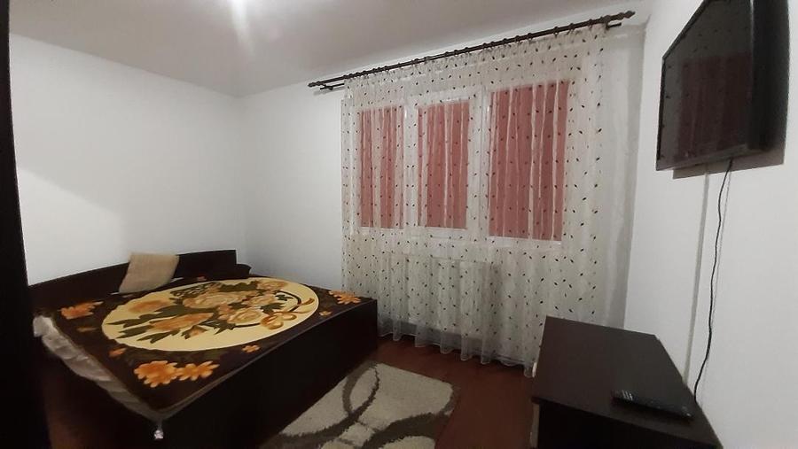 Apartament cu 2 camere semidecomandat, mobilat în Central