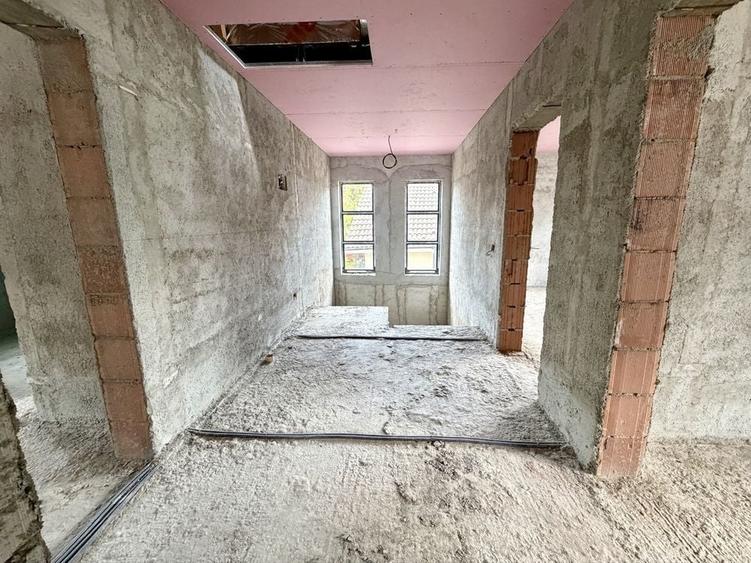 Casă cu 4 camere în Valea