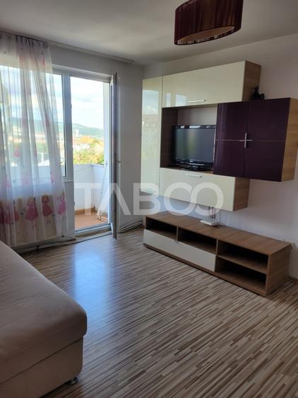 Apartament cu 3 camere semidecomandat, mobilat în Trei Stejari