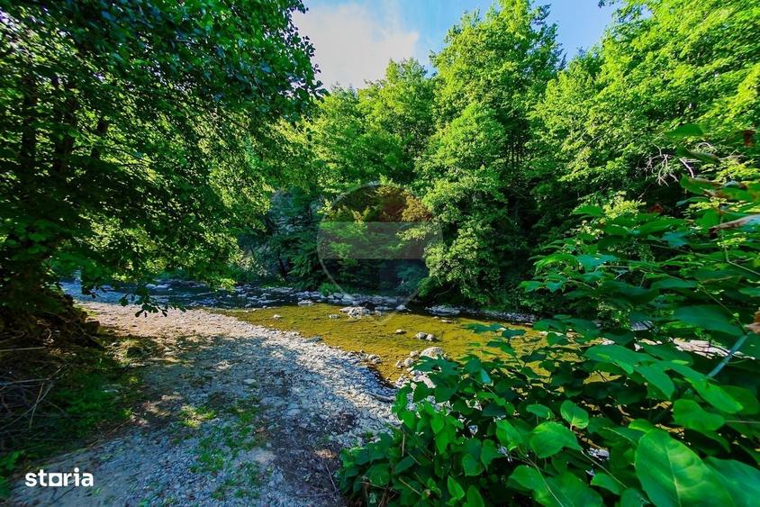 Casă cu 4 camere în Întrerâuri