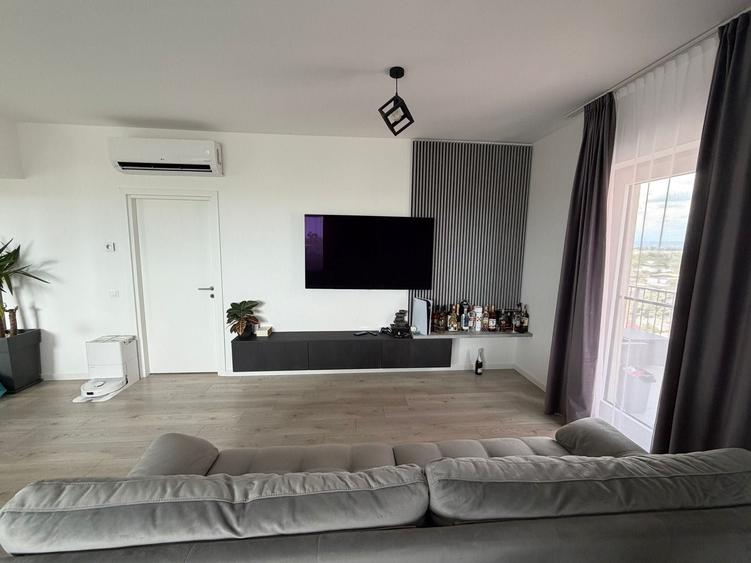Apartament cu 3 camere decomandat în Sud