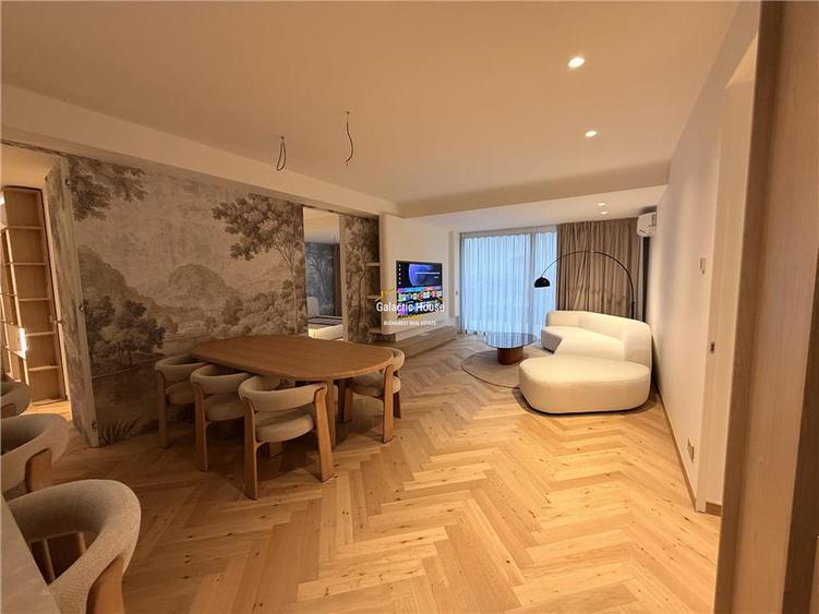 Apartament cu 4 camere decomandat în Central