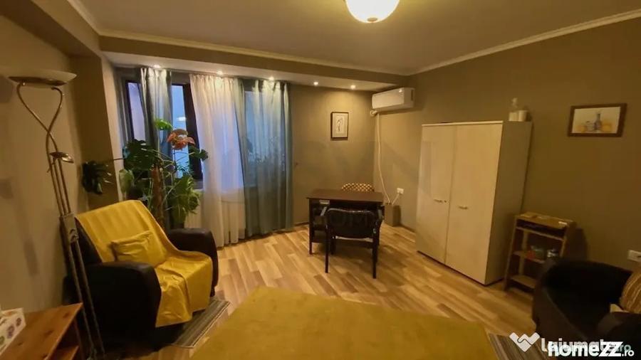 Casă cu 5 camere cu Teren 70 Mp în Victoriei