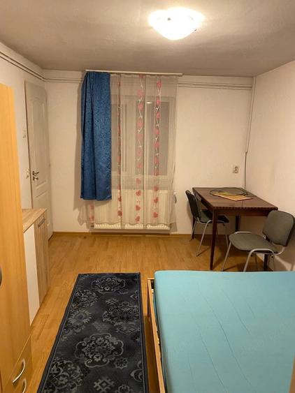 Garsonieră decomandată în Vest