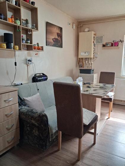 Apartament cu 2 camere semidecomandat, mobilat în Exterior Vest