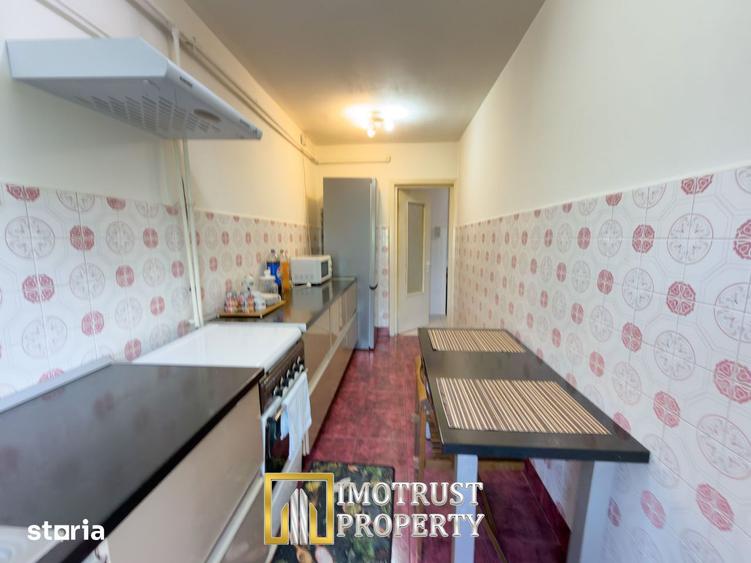 Apartament cu 3 camere, mobilat în Polivalentă