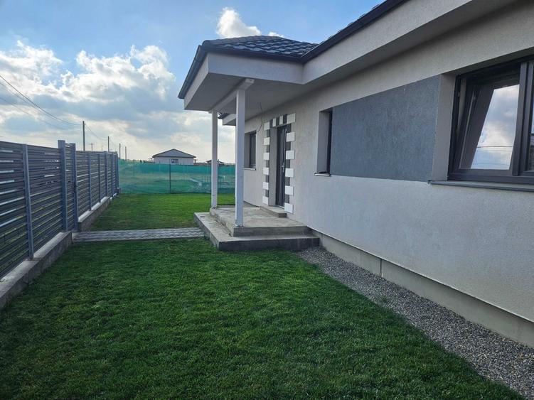 Casă cu 3 camere în Mândruloc