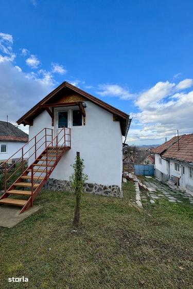Casă cu 4 camere cu Teren 569 Mp în Cernatu