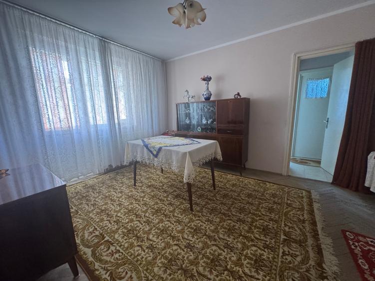 Apartament cu 2 camere semidecomandat în Abator