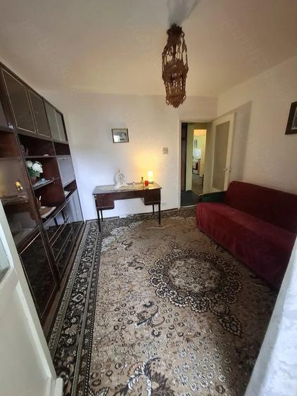Apartament cu 3 camere decomandat în Govândari