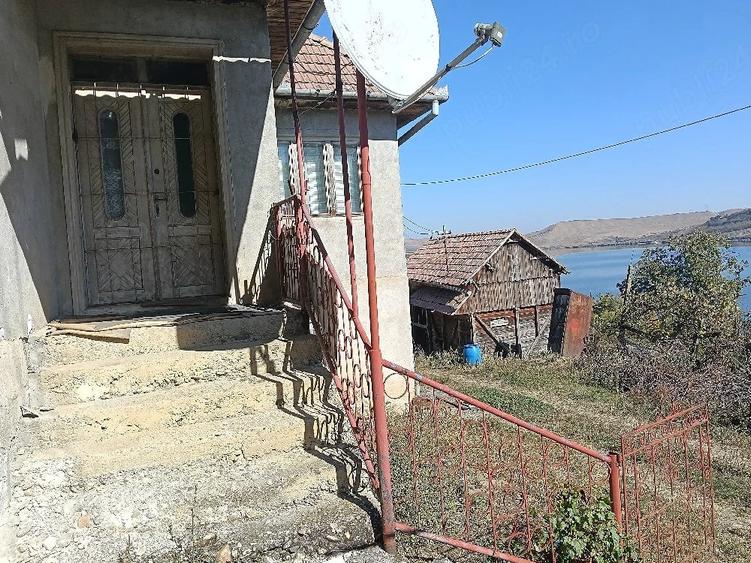 Casă cu 2 camere cu Teren 500 Mp în Zau de Câmpie