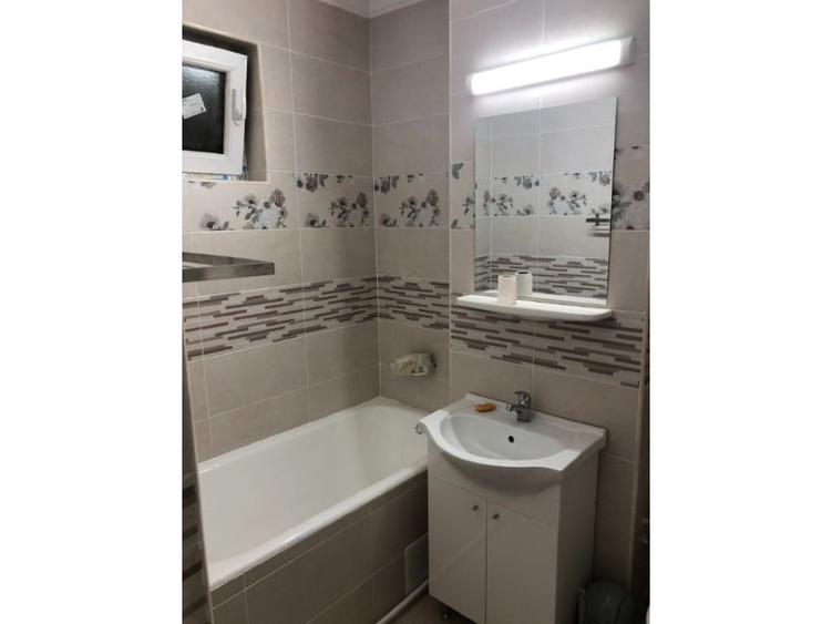 Apartament cu 3 camere decomandat, mobilat în Vlahuță