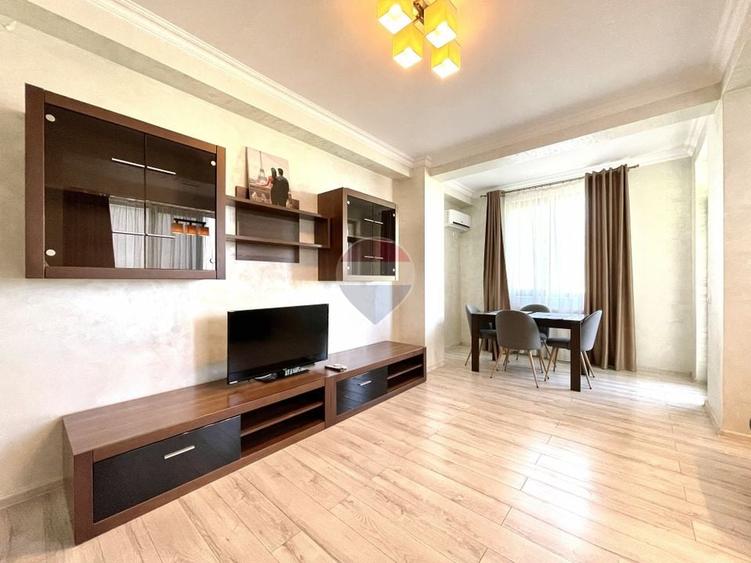 Apartament cu 2 camere decomandat, mobilat în Central
