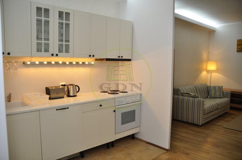 Apartament cu 2 camere semidecomandat, mobilat în Ultracentral
