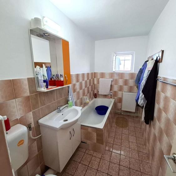 Apartament cu 3 camere decomandat în Sud