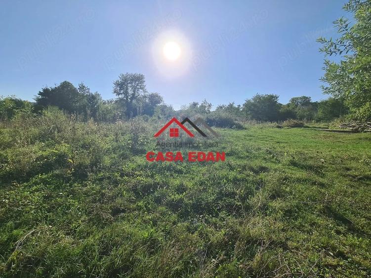 Teren de 1490 mp, în Cornu