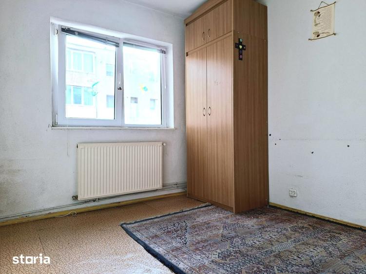 Apartament cu 4 camere semidecomandat în Central