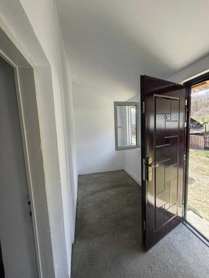 Apartament cu 2 camere nedecomandat în Aninoasa