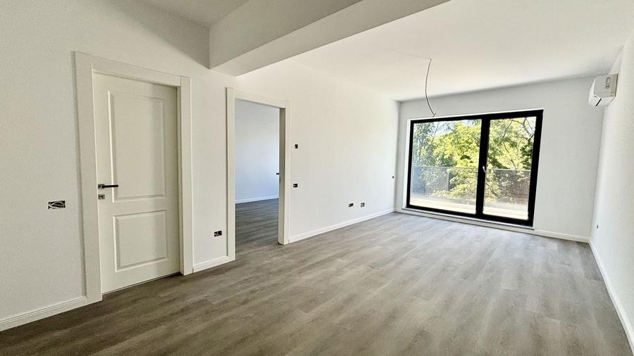 Apartament cu 4 camere decomandat în Iancului