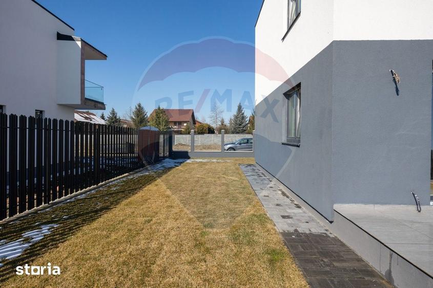 Casă cu 4 camere cu Teren 500 Mp în Sânpetru
